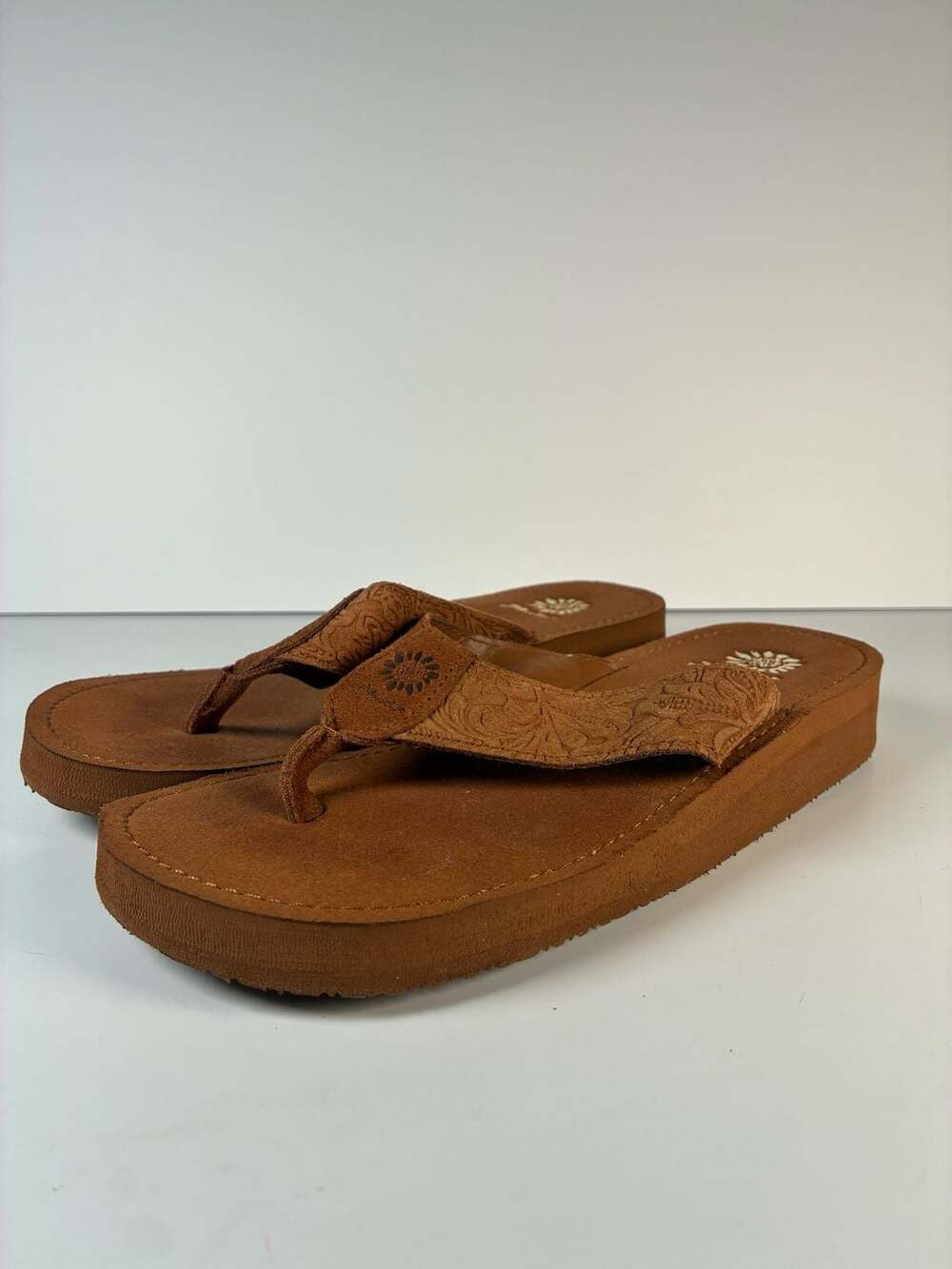 Yellow Box Chellie Platform Thong Sandals in Tan - Picture 3 of 9